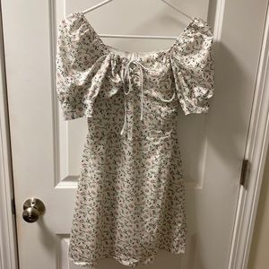 Like new short floral dress. Linjia Shop, size S.